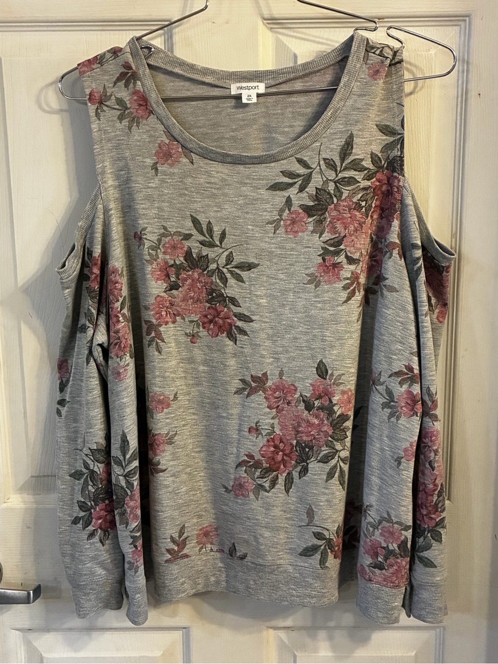 Women's Westport Gray with pink floral & cold shoulder sweatshirt, size 2X
